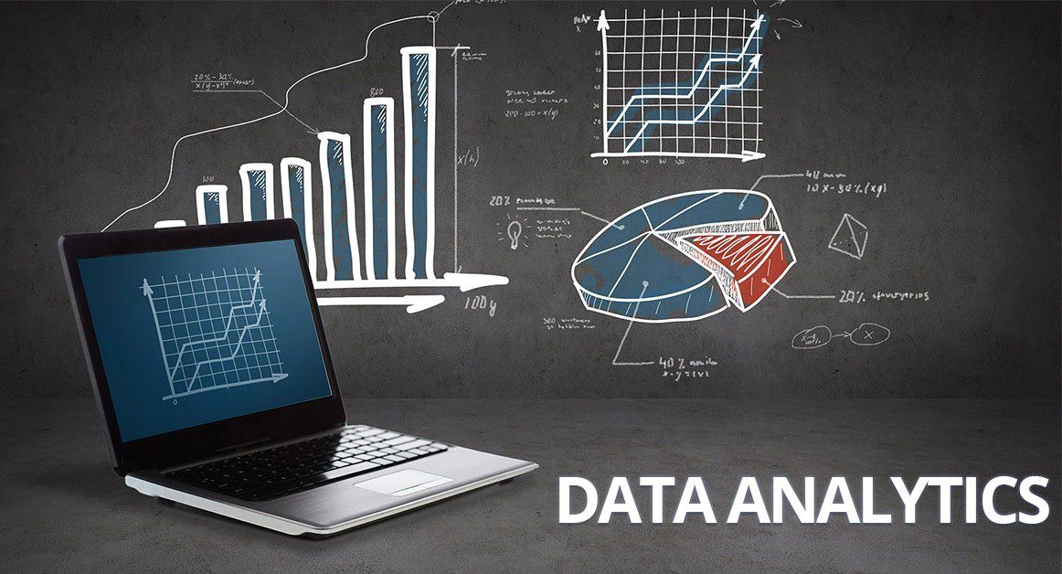 Experienced trainer explaining SQL and Excel concepts in a Data Analyst Course in Ambala.