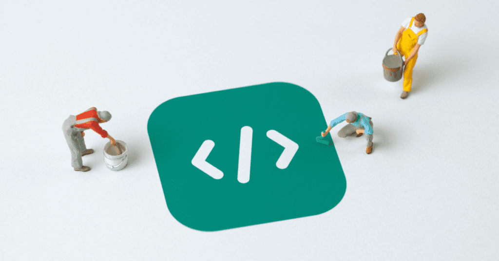 Trainer explaining OOP and Python fundamentals to beginners